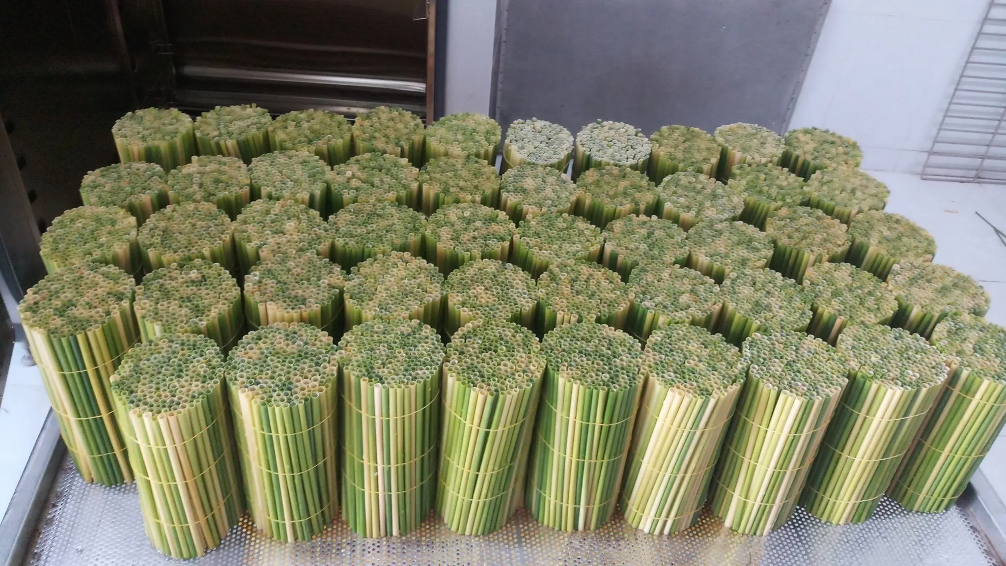 dried grass straw